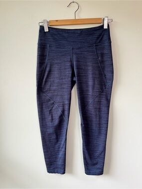 Patagonia High-Rise Capri Leggings in Heathered Blue-Gray - M